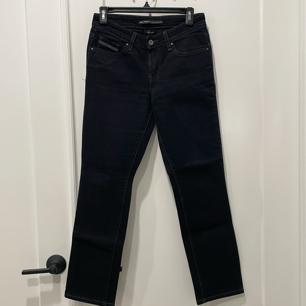 Womens Levi’s 28x28  mid rise black straight leg skinny jean
